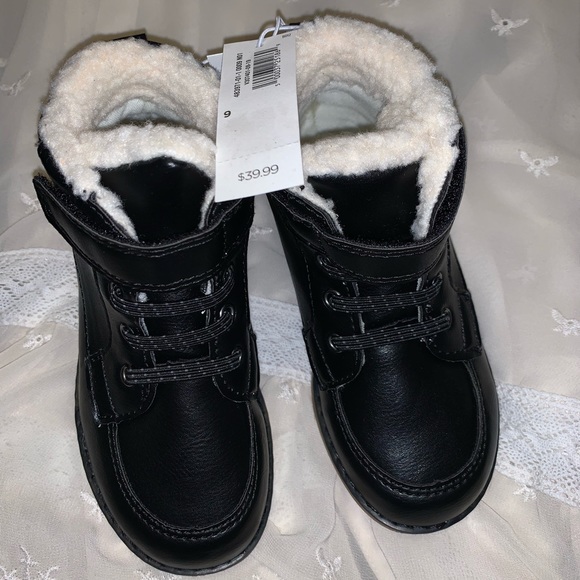 Old Navy Other - Old Navy Boy’s winter shoes. Black. NWT